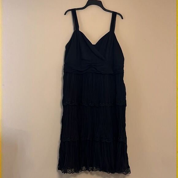 Lane Bryant Crepe and Lace Trimmed Tiered Dress - Size 18 - Picture 13 of 16